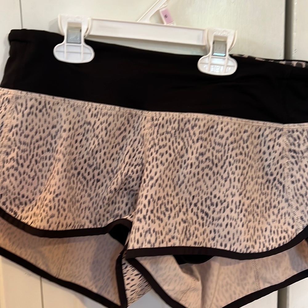 LULULEMON 2.5 inch speed up shorts!!